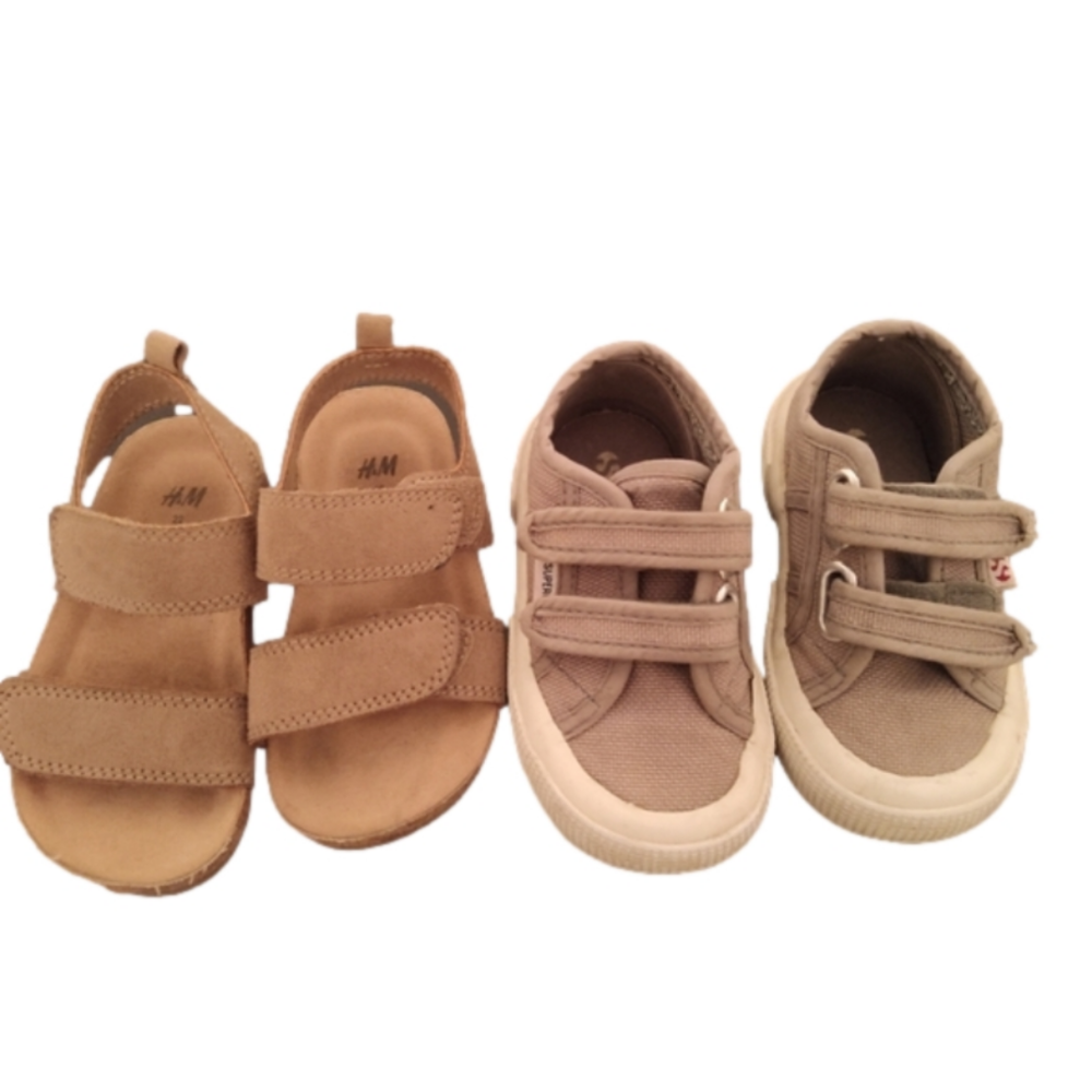 2 pairs of shoes for toddlers size 22/23